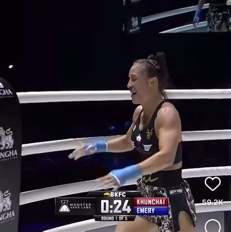 VIDEO: BKFC fighter flashes her breasts in NSFW KO。